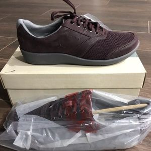 Clarks Sillian Emma Walking Shoes Sz. 9